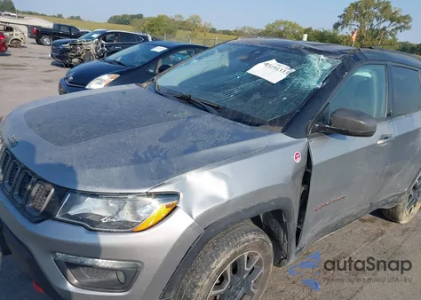 2019 Jeep Compass Trailhawk 4X4 from USA, damaged, VIN 3C4NJDDB2KT722257